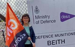 Patricia Gibson MP at the Beith picket line